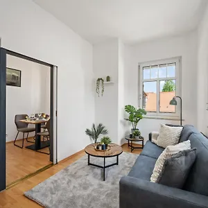 Modernes Appartementhaus Mit Self-checkin Im Herzen Der Stadt Apartment